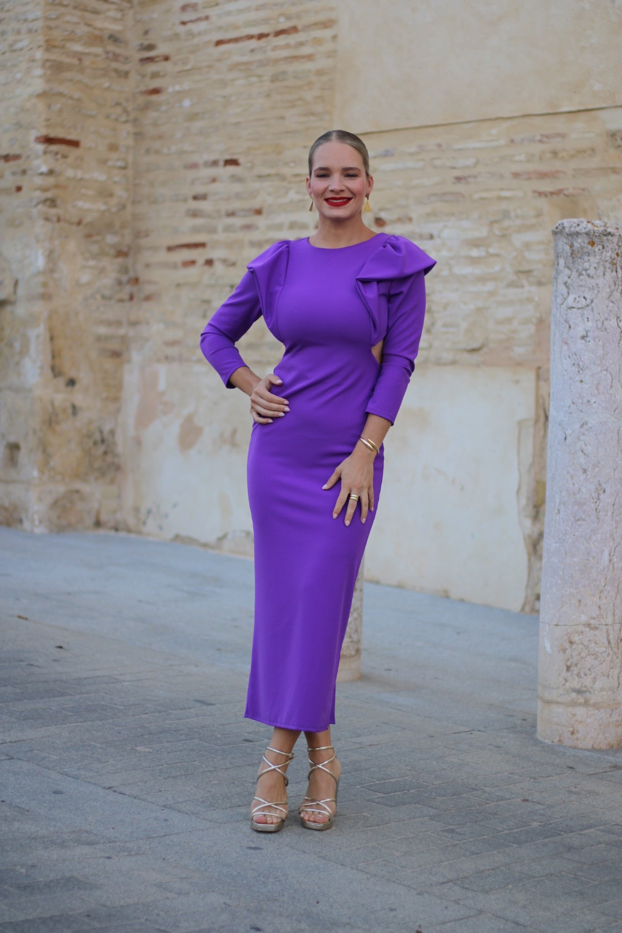 Vestido Midi Morado hombro Volantes